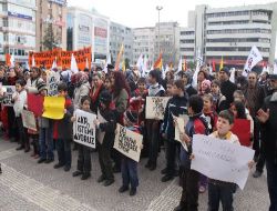 Önce, 'çocukları İstismar Etmek İstemiyoruz' Dediler, Sonra Platforma Çıkardılar