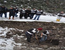Balıkesir'de Bulunan Dördüncü Cesedi Çıkarma Çalışmaları Sürüyor ( 3 )