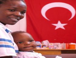 Haitililer Çadırlarda Yaşam Mücadelesi Veriyor (izlenim)