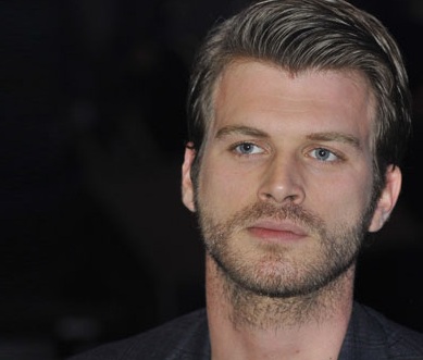 Bağdat Caddesi'nden iki dükkan satın aldı