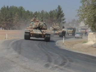 Suriye’ye tank ve askeri personel sevkıyatı