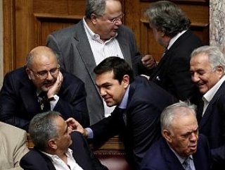 Yunanistan'da kabinede büyük değişiklik