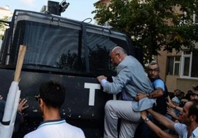 CHP ve HDP'li iki vekile şok