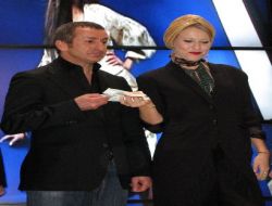 Rusya'nın 'paris Hilton'u' Laleli'de Ruble İle Alışveriş Yaptı
