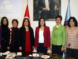 Eğitimli Kadınlar Statülerini Kaybetmemek İçin Şiddete Uğradıklarını Gizliyor