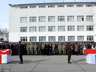 Bitlis'te şehit askerler için tören