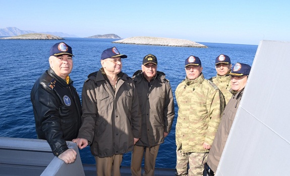 Hulusi Akar Kardak Kayalıkları'nda inceleme yaptı