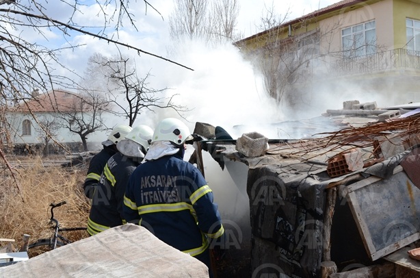 Aksaray'da odunluk yangını