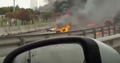 Helikopter Beylikdüzü'nde kuleye çarparak düştü