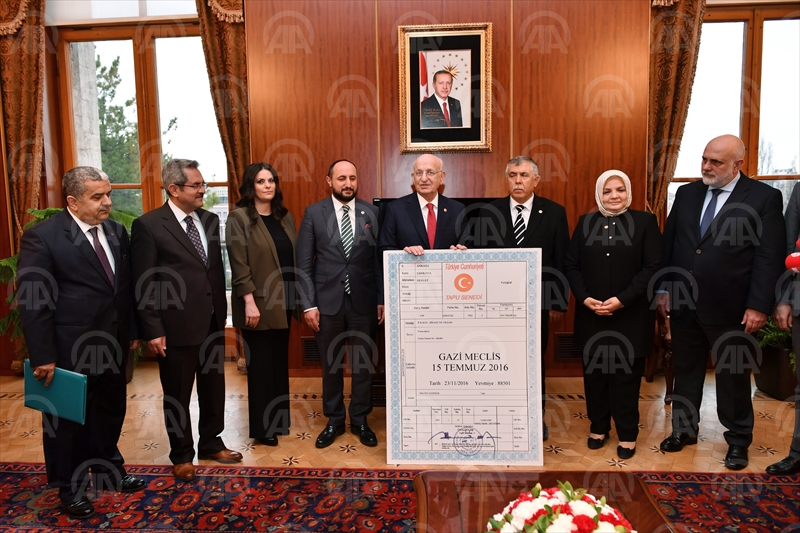 Kahraman'a "Gazi Meclis 15 Temmuz 2016" Meclis tapu senedi