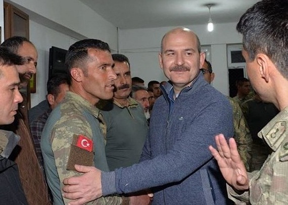 Bakan Soylu Mehmetçik ile Tendürek'te sahur yaptı