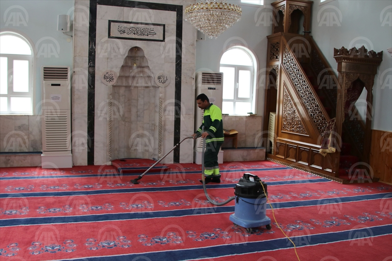 Çankaya'daki ibadethanelerde bayram temizliği