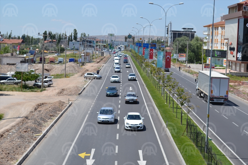 Yollarda bayram tatili yoğunluğu