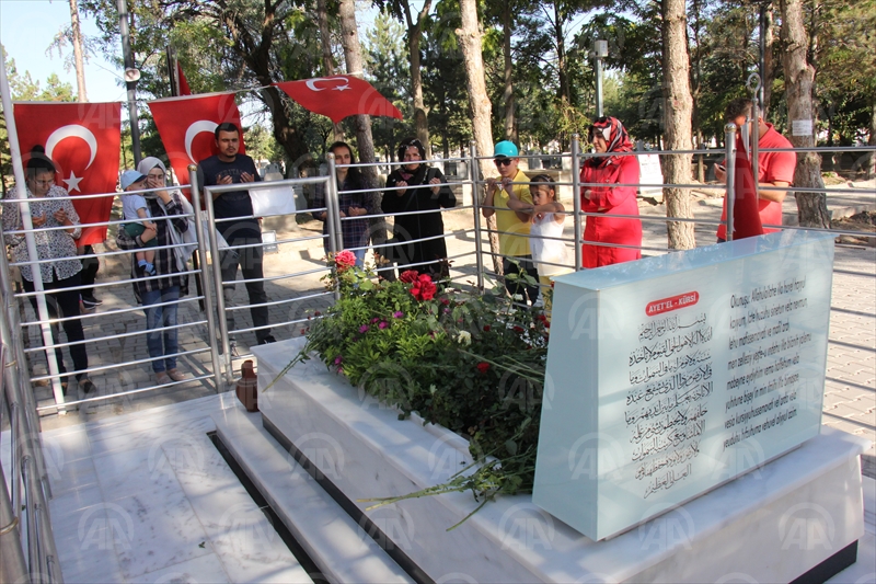 Kabri ziyaretçi akınına uğruyor