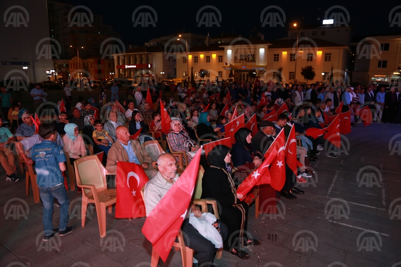 Şehit ailelerinden Cumhurbaşkanı Erdoğan'a Türk bayrağı