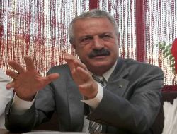 Karabağlar Belediye Başkanı Kürüm'den İşyeri Sahiplerine Gölgelik Uyarısı Yaptı