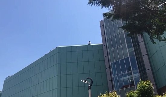 Mecidiyeköy’de AVM'de intihar girişimi