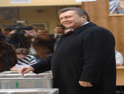 Ukrayna'da Cumhurbaşkanı Adayları Oylarını Kullandı