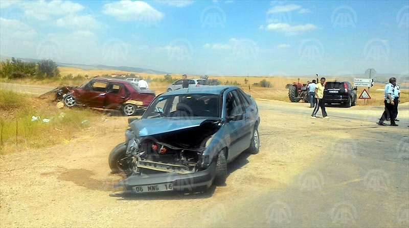 Kırıkkale'de trafik kazası: 8 yaralı