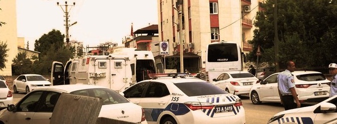 Polis karakoluna saldırı hazırlığındaki terörist öldürüldü
