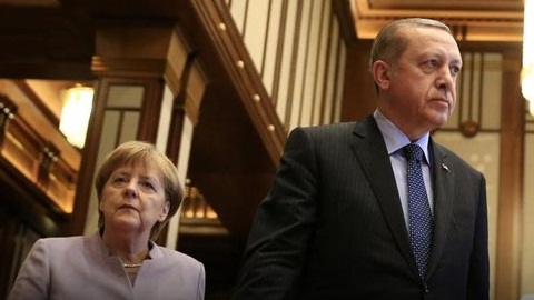 Alman gazeteden Merkel'e sert eleştiri