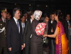 Cumhurbaşkanı Gül, Hindistan'da Güllerle Karşılandı