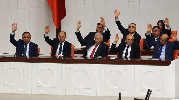 Irak ve Suriye tezkeresi Meclis'te kabul edildi