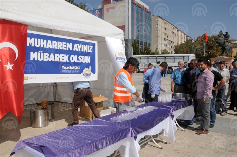 Kırşehir'de aşure dağıtımı