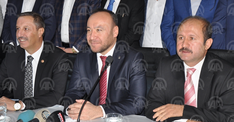 AK Parti'de devir teslim töreni