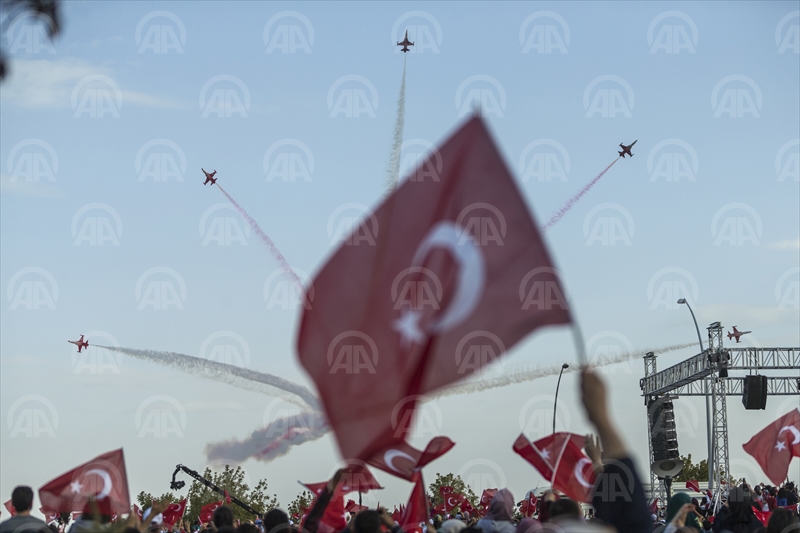 Türk Yıldızları "25. Yıl Gösterisi" ile nefes kesti