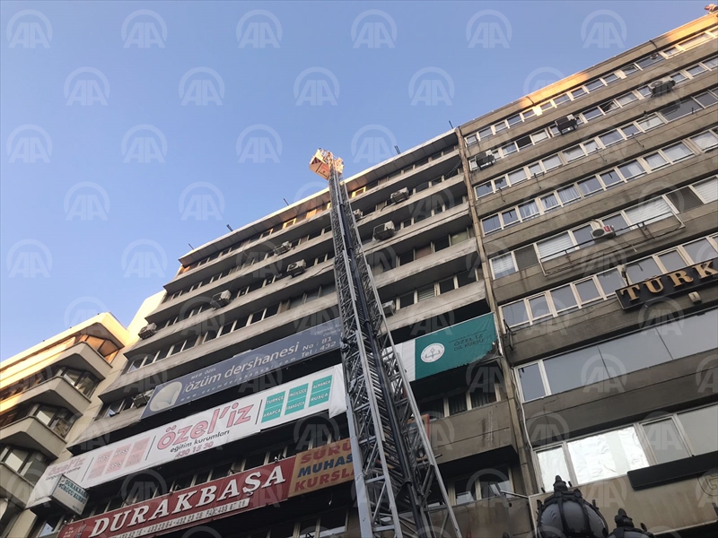 Kızılay'da korkutan yangın