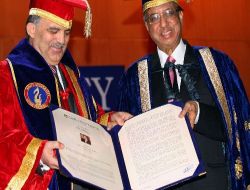 Cumhurbaşkanı Gül'e Hindistan'da Fahri Felsefe Doktorası Verildi