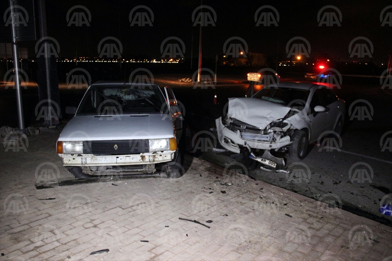 Konya'da iki otomobil çarpıştı: 8 yaralı