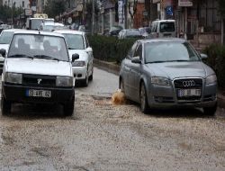 Belediye Tarafından Kapatılmayan Çukurlar Kazaya Davetiye Çıkarıyor