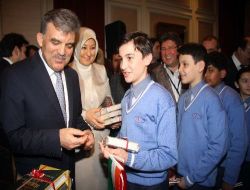 Cumhurbaşkanı Gül, Hint-türk Okulları Öğrencileri İle Görüştü