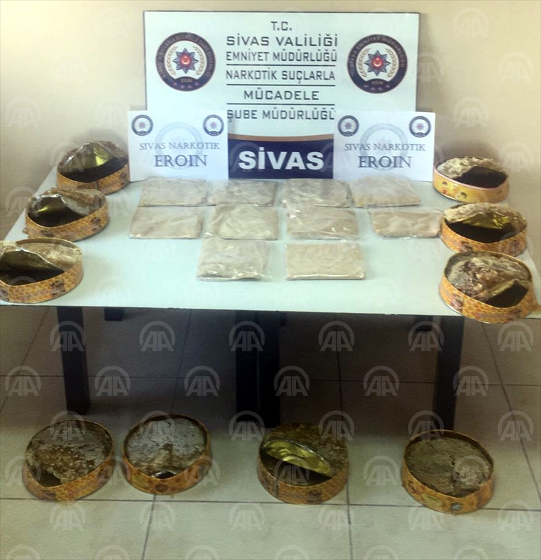 Bal kutularında 2 kilogram eroin ele geçirildi!