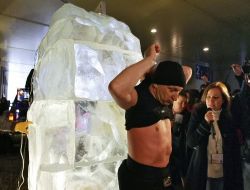 Letonyalı İllüzyonist Uyumadan Üç Gün Buzun İçinde Yaşayacak