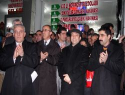 Diyarbakır'da Darbelere Karşı Işıklar Yanıp Söndü