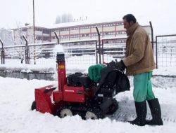 Bitlis'te Kaldırımlar Kar Motorları İle Temizleniyor