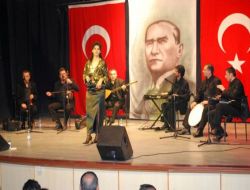 Türk Halk Müziği Konseri Büyük İlgi Gördü