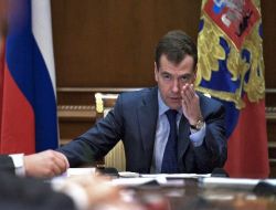 Medvedev: Yasal Alt Yapının Yeterli Olmaması Yatırımcıların Rusya'ya Güvenmemesine Neden Oluyor