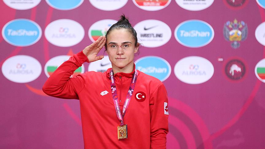 Milli güreşçi Elif Jale Yeşilırmak Avrupa şampiyonu