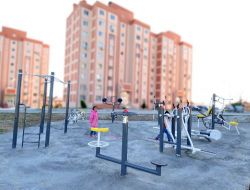 Çukurova Belediyesi Parklardaki Spor Aletlerini Yeniledi