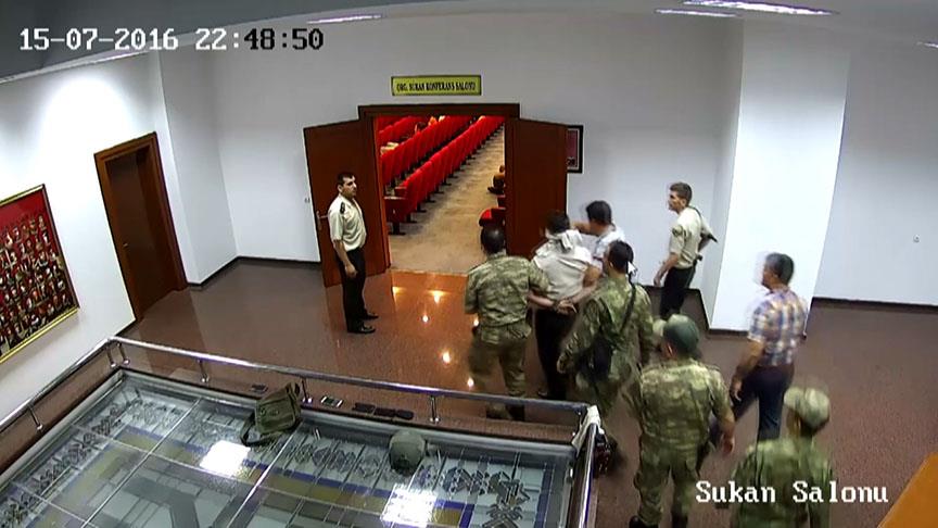 Darbecilerin generali alıkoyma görüntüleri ortaya çıktı!