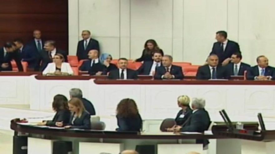 Yeni kabine Meclis'te yemin etti