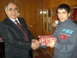 Karete Şampiyonu İl Milli Eğiti Müdürü Fevzi Budak'ı Ziyret Etti