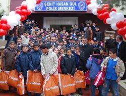 Lc Waikiki Ve Polis İşbirliği İle Öğrenciler Giydirildi