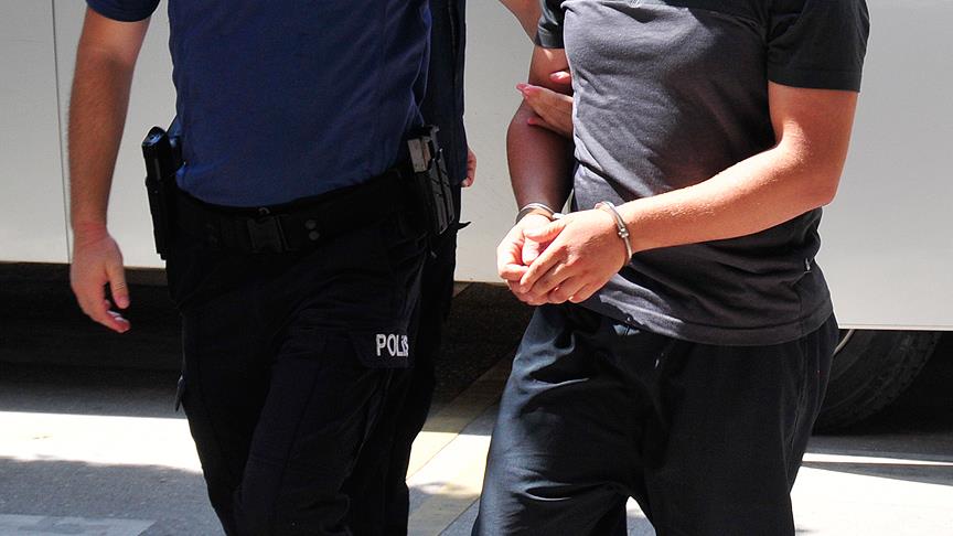 İzmir'de 11 kişiye terör propagandasından gözaltı!