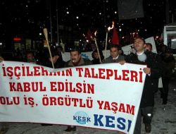 Kars'ta Tekel İşçileri İçin Kar Altında Meşaleli Yürüyüş Yapıldı
