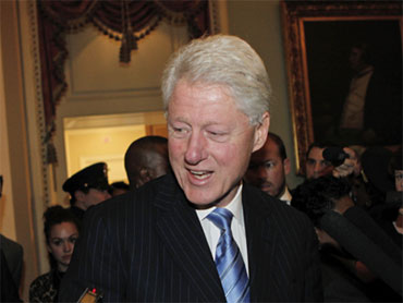 Bill Clinton hastaneye kaldırıldı!